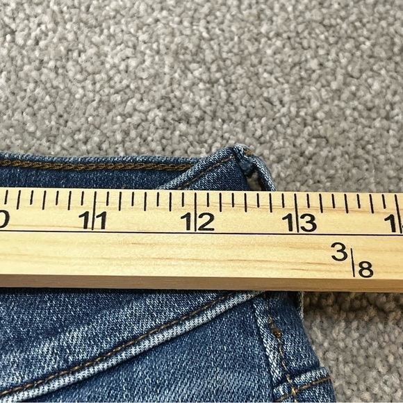 9" Mid-Rise Skinny Jeans in York Wash: Rip and Repair Edition size 25 - Picture 9 of 11